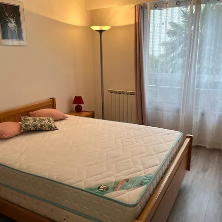 Proche De La Campagne A Apartman